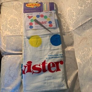 NWT 2004 Hasbro TWISTER GAME BEACH TOWEL - Unused - in original packaging